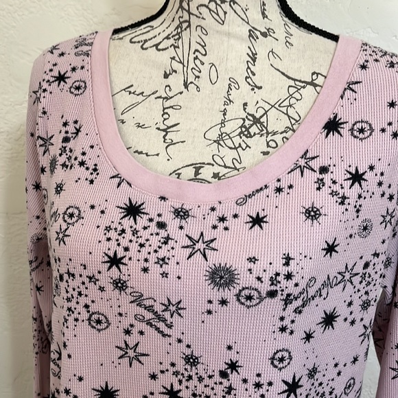 VICTORIA’S SECRET Thermal Pajama Set Pink & Black
Size Medium - Picture 12 of 15